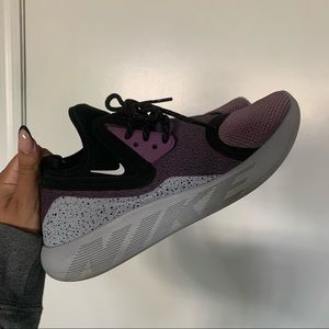 Wmns Nike Lunarcharge Shoe